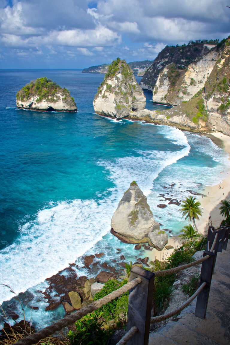 Nusa Penida lenyűgöző sziklái és elképesztő kék színű vize (Gyémánt strand)